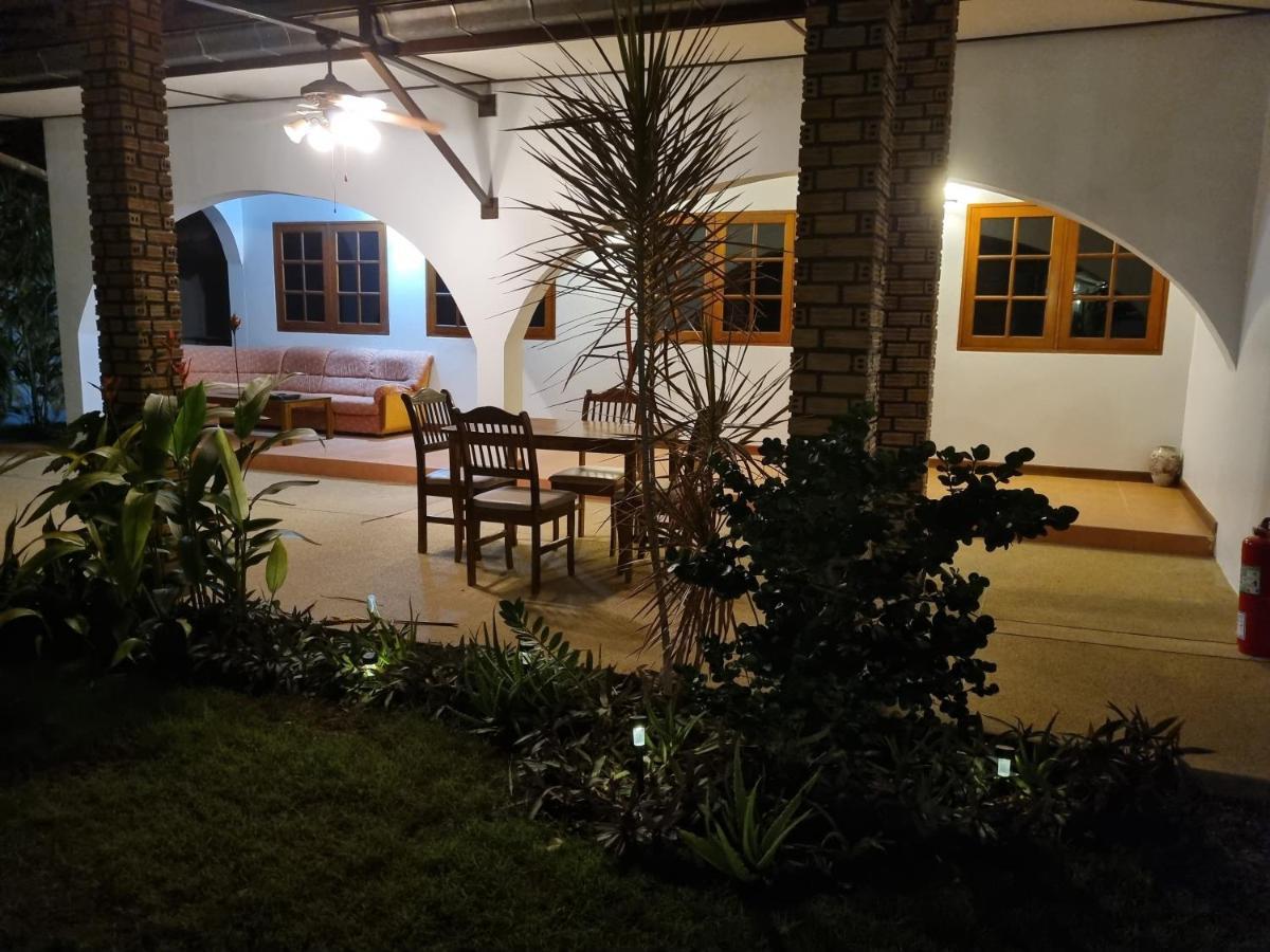 Hotel Meyers HHQ Esterno foto